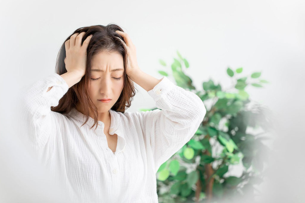 逆流性食道炎はストレスが関係している？考えられる原因や治療方法について解説